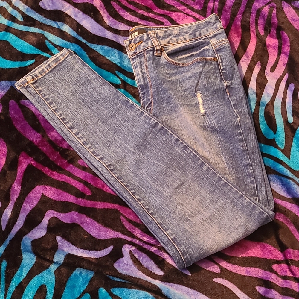 Size 7/28 fashion nova jeans